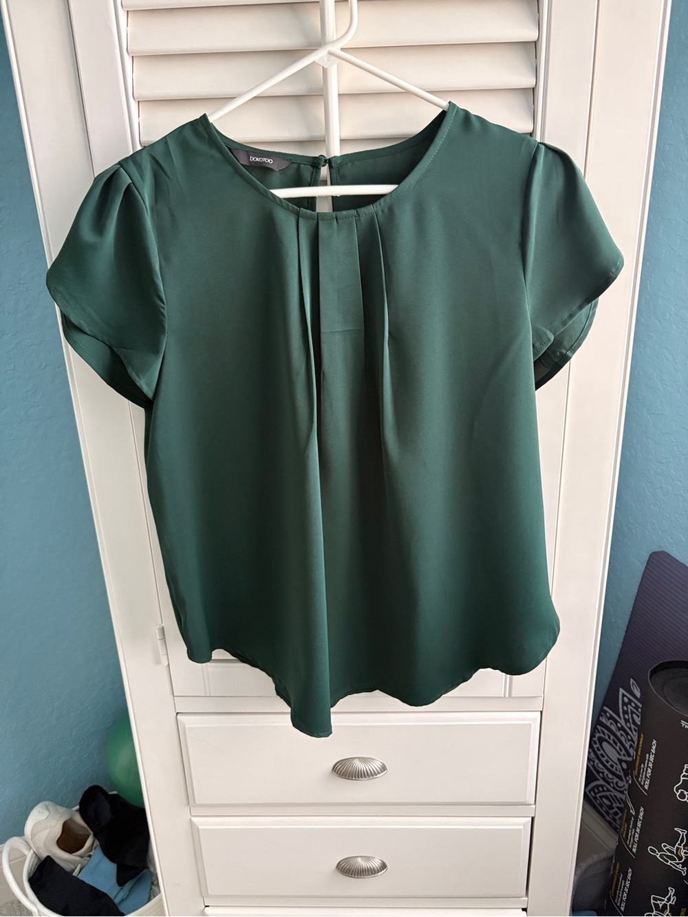 Green Dakota  Satin-Look Keyhole Back Top
